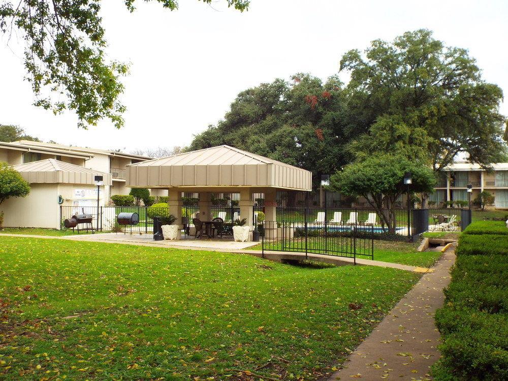 University Inn Austin North Exterior foto